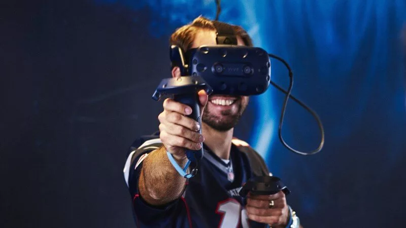 person som spelar VR